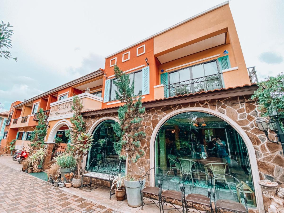 The Castello Resort Ko Lan Bagian luar foto