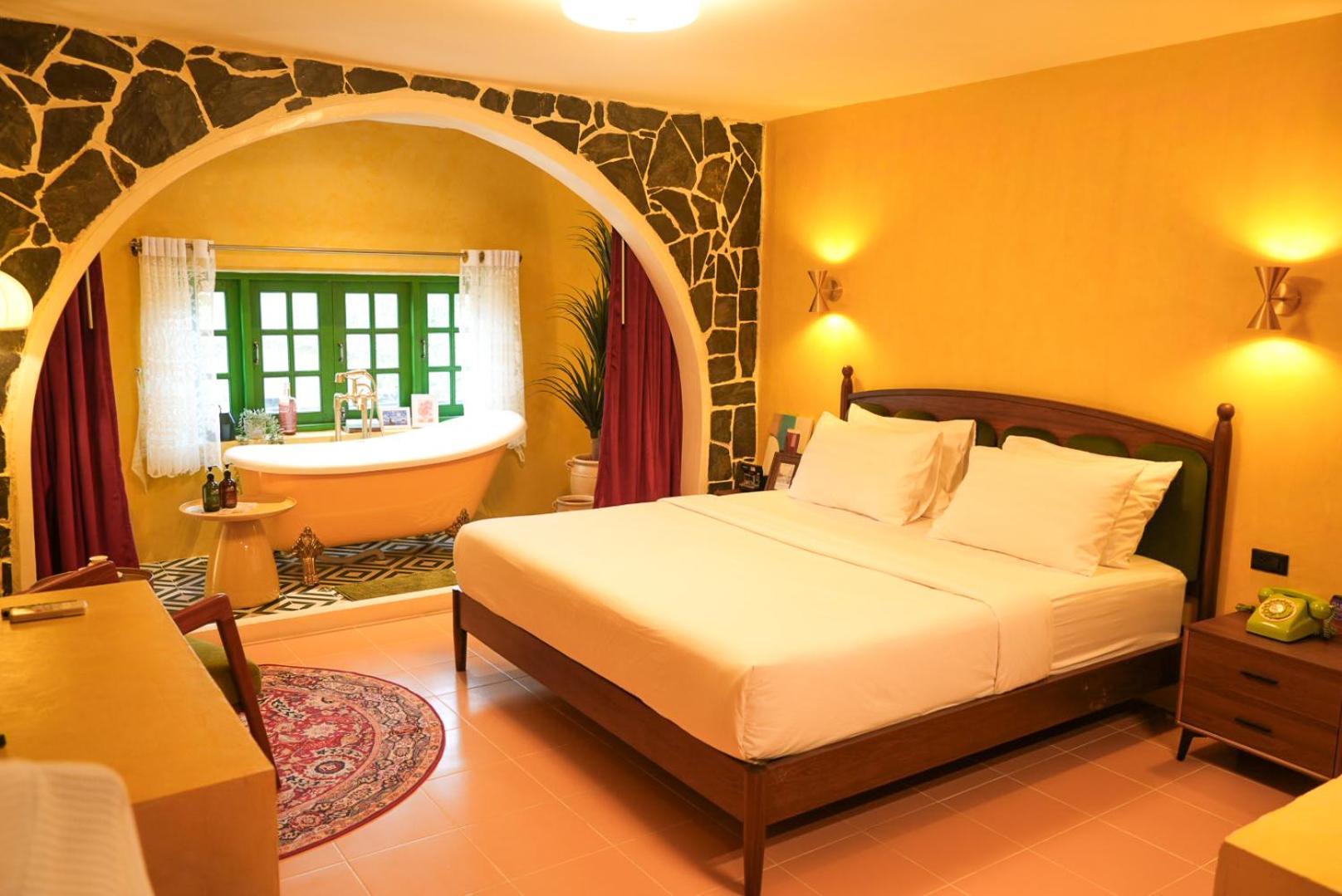 The Castello Resort Ko Lan Bagian luar foto